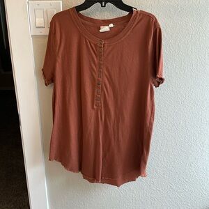 NWOT White crow BUCKLE L rust Henley